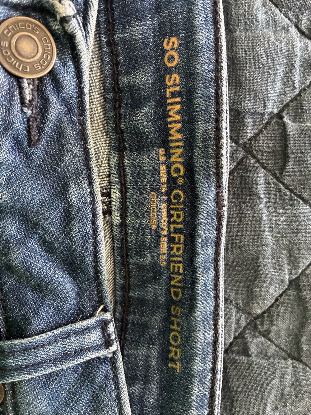 SO Slimming Girlfriend Short in Indigo Wash - Picture 3 of 3